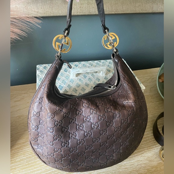 Gucci GG emblem hobo shoulder bag and matching belt - Picture 2 of 16